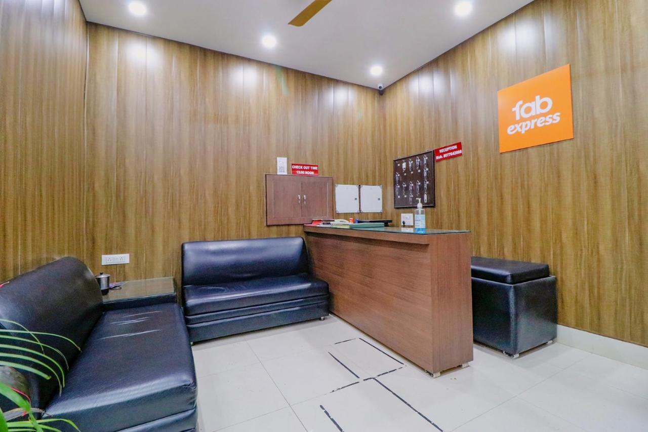Fabexpress Kartikey Inn Haridwār Buitenkant foto